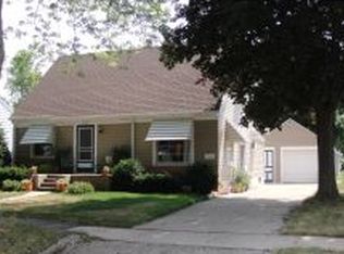 1718 S Adams St, Appleton, WI 54915