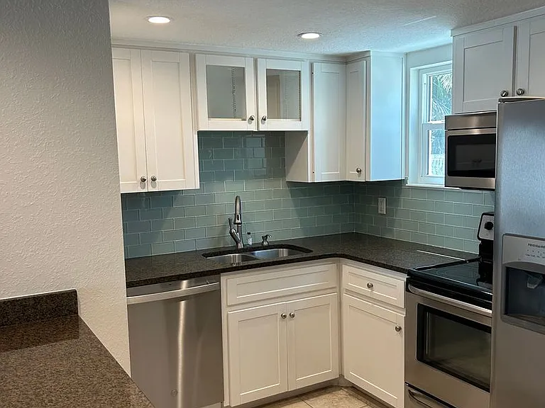 3306 Hill St — Photo 5