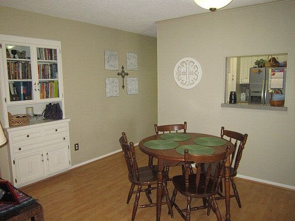 5th image of 412 W Esperanza Ave