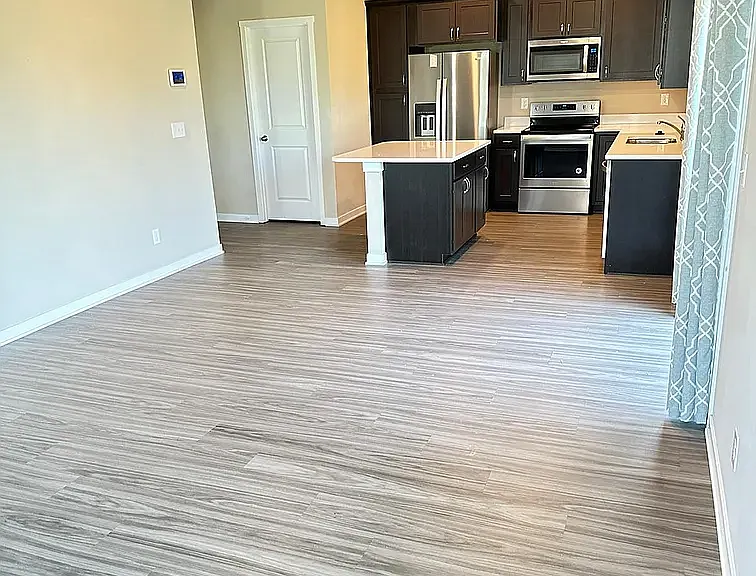 854 NE Phlox Ave — Photo 2