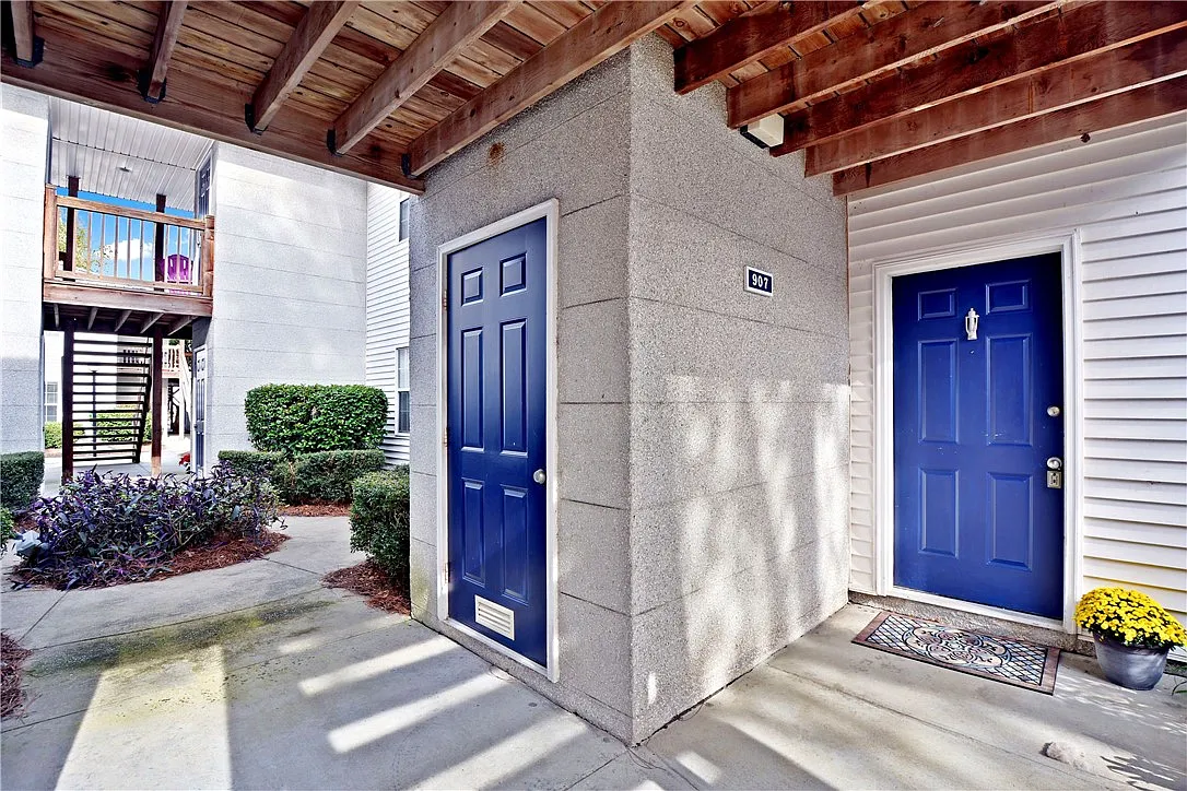 Building Photo - 907 E Island Square Dr