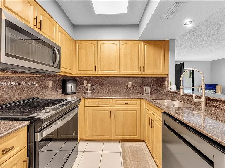 2240 N Cypress Bend Dr #204 — Photo 12
