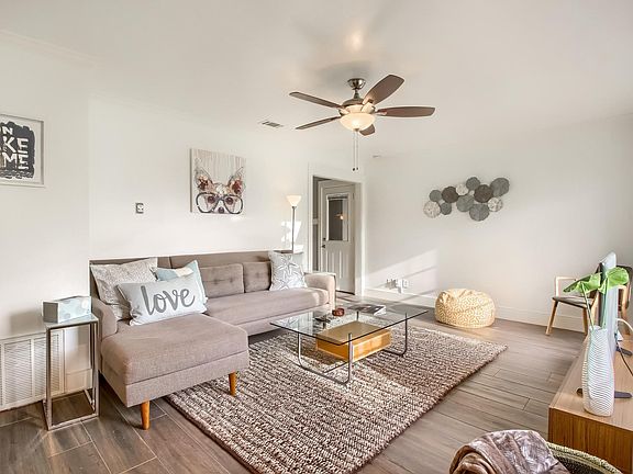 2nd image of 1706 Kinney Ave