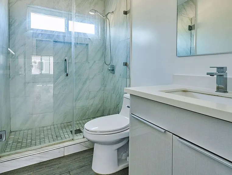 1333 W 36th Place Apartments — Photo 22