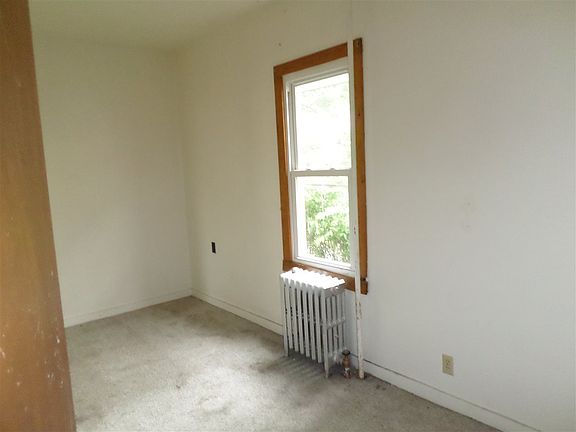 4th image of 813 Francis Ave