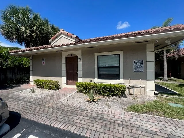 1035 NE 10th Ave #1