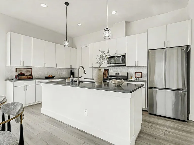 3313 Baer St — Photo 9