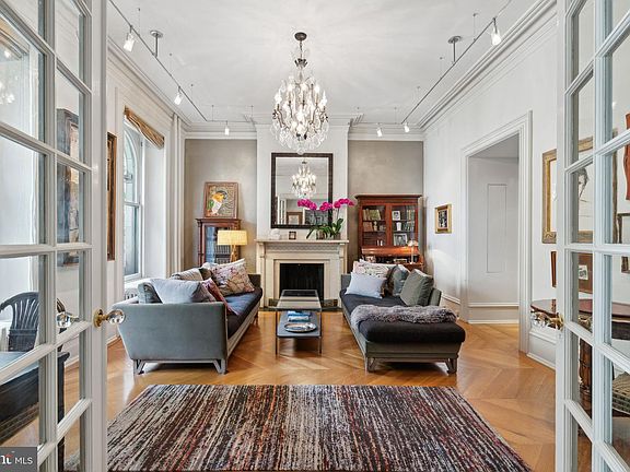 3rd image of 2212 Saint James Pl