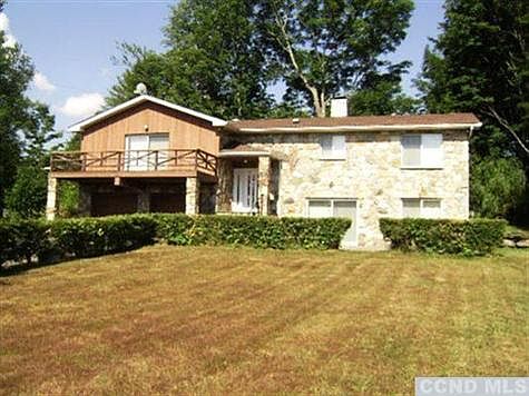 1st image of 27 Chestnut Dr