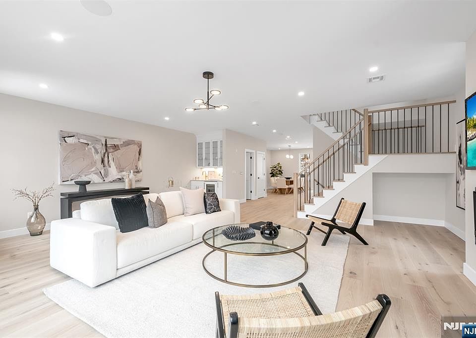 1st image of 188 Broadway #6