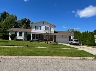 11334 Grand Oak Dr, Grand Blanc, MI 48439