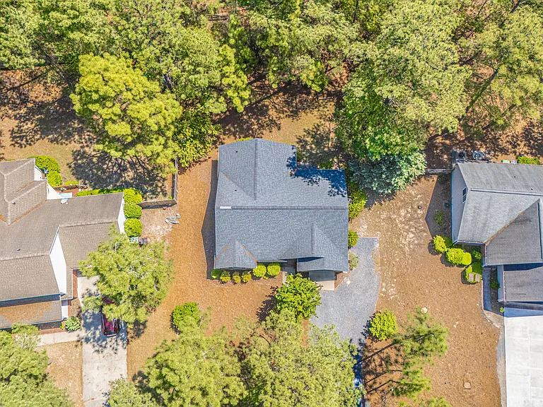1355 Longleaf Dr E — Photo 17