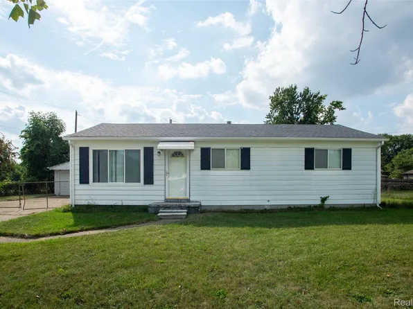33711 Floyd St, Clinton Township, MI 48035