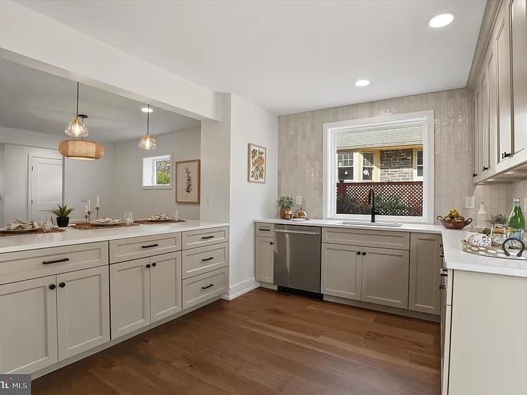 425 Grove Pl — Photo 11