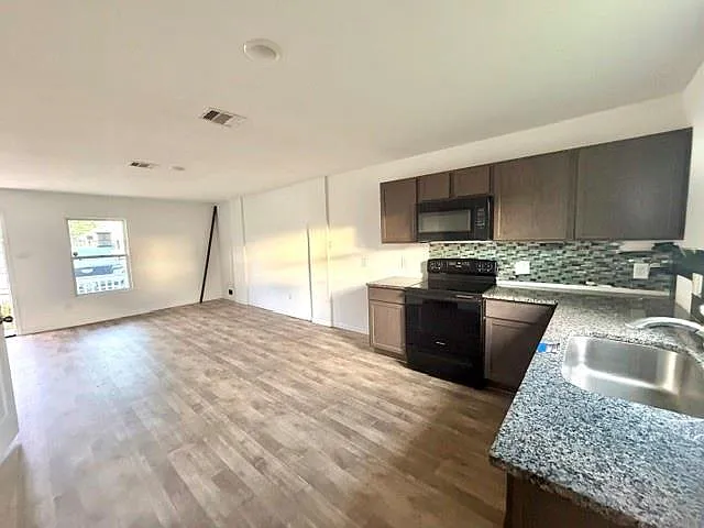 17051 Marie Village Dr — Photo 5