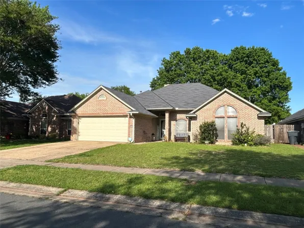 2104 Mockingbird Ln, Bossier City, LA 71111