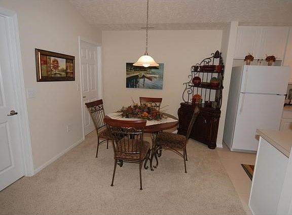 3rd image of 483 New Park Dr