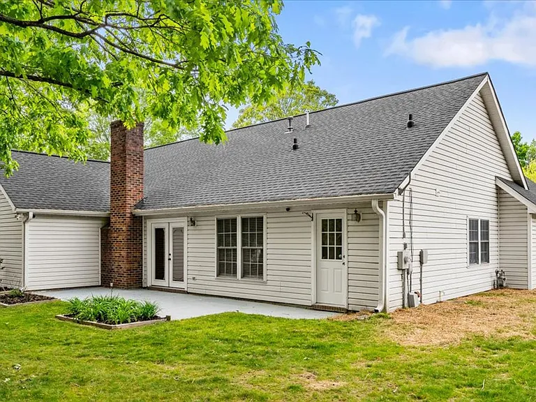 3011 Colony Dr — Photo 5