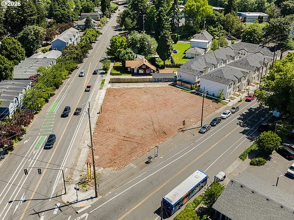 5th image of N Columbia Way