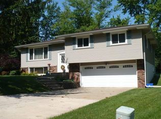 2310 W Riviera Dr, Peoria, IL 61614