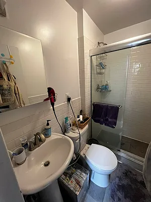 Rented by Salon Realty Corp | media 8