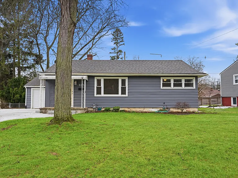 831 Loyola Dr — Photo 36