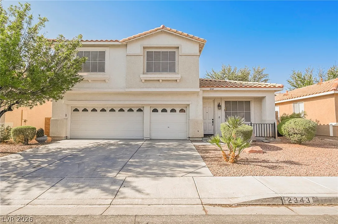 5 bed, 3.0 bath, 2352 sqft, $2,850 — Photo 2