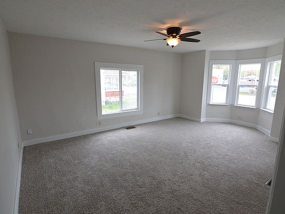 4th image of 2218 Lincolnway Way W