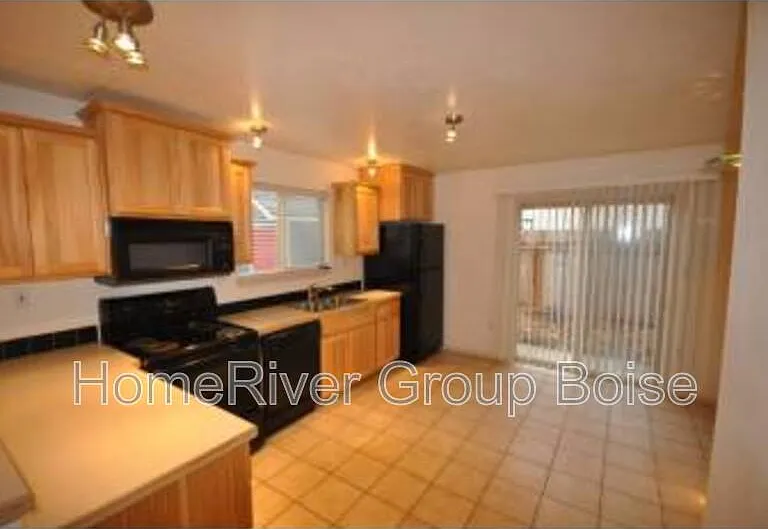 2296 W Kootenai St #101 — Photo 5