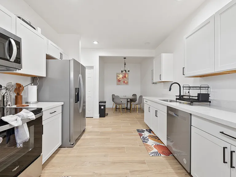 2750 W Pima St #D — Photo 4