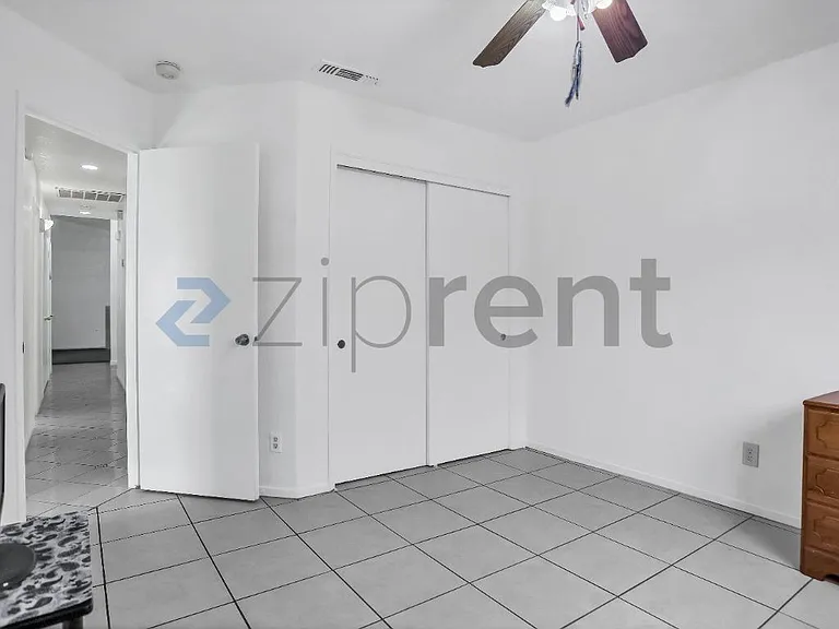2411 Berry St — Photo 15