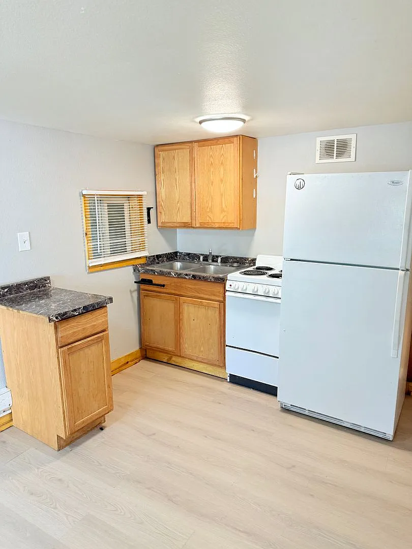 115-117 Ruxton Ave — Photo 3