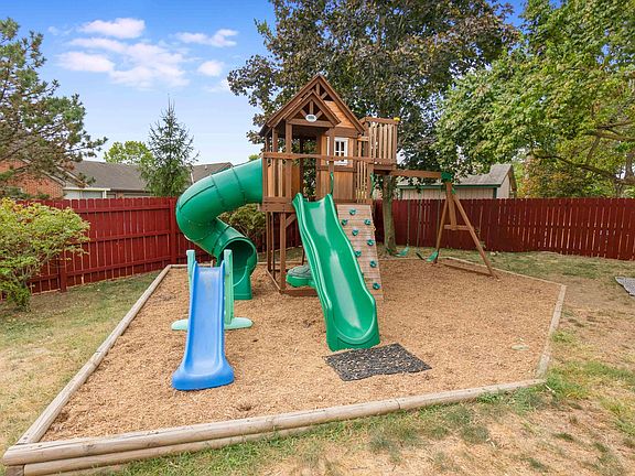 4th image of 2379 Ziner Cir S