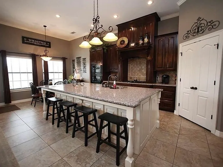 247 Hannah Ln — Photo 4