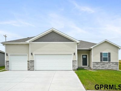 6433 Clear Creek St, Papillion, NE, 68157