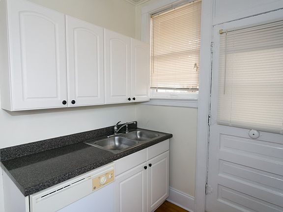 3rd image of 4348 N Winchester Ave APT 1S