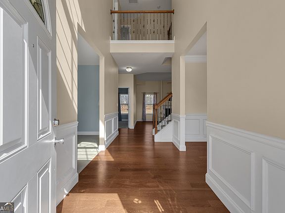 5th image of 70 Fox Ridge Dr