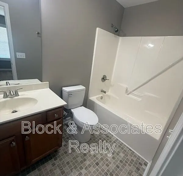 4121 Bentley Dr — Photo 8