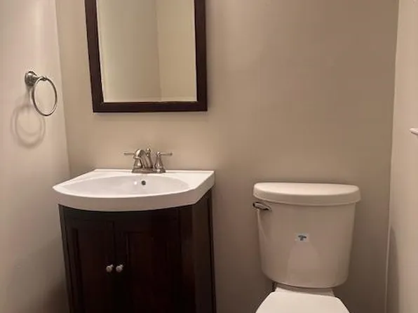 279 Avenue East image 8 of 11