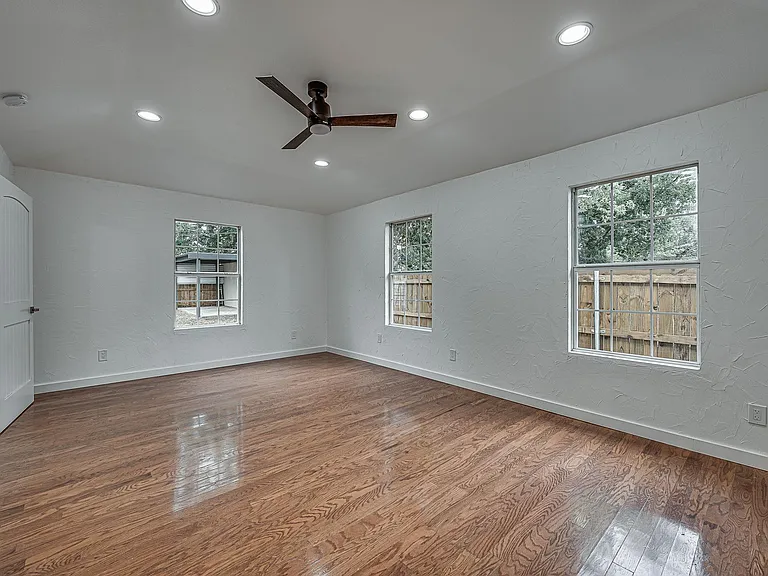 4728 Houghton Ave — Photo 18