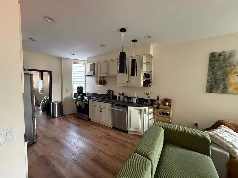 47 47th St #6 — Photo 9