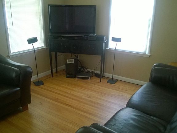 4th image of 132 N Alexander Ave