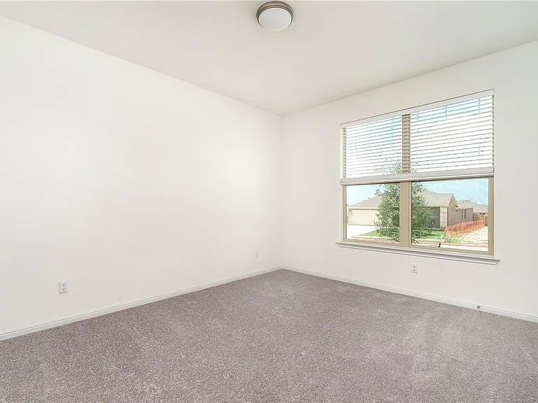 220 Tanda Ln — Photo 12