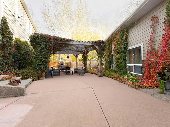 4th image of 13 Huckleberry Cres