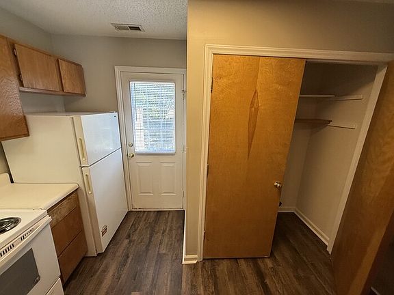 3rd image of 2905 Faversham Pl