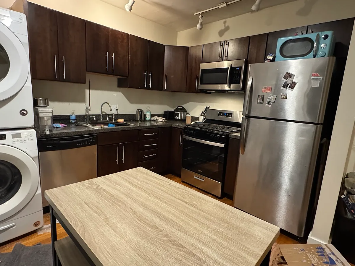 Building Photo - 822 Parker St #2