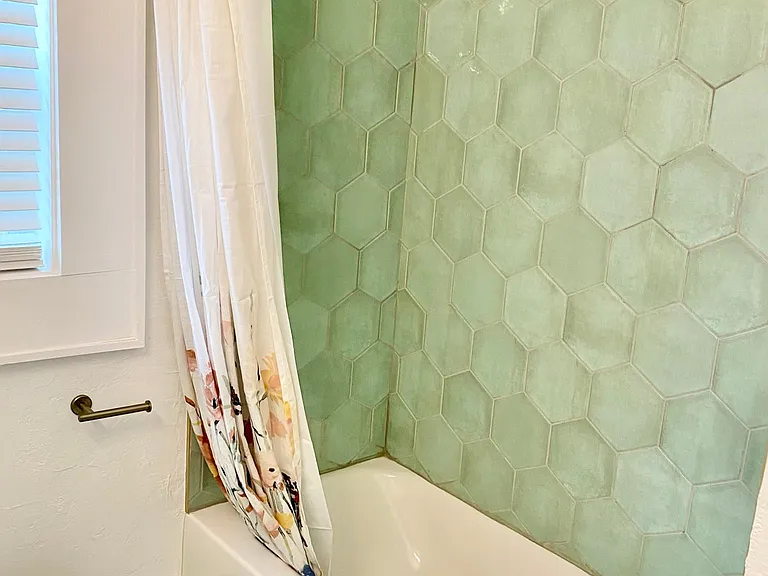 Bathtub/shower