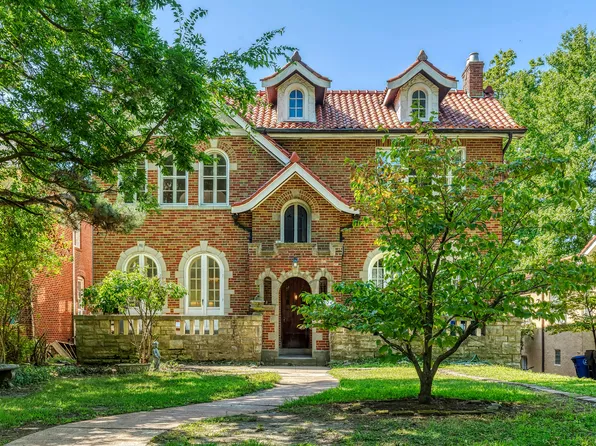 7024 Forsyth Blvd APT 2E, Saint Louis, MO 63105