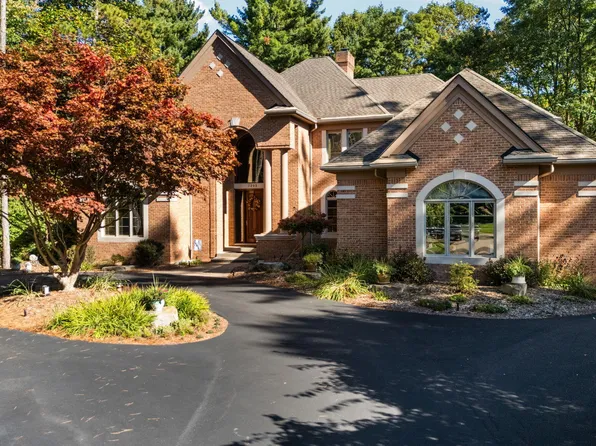7203 River Ridge Ct, Brighton, MI 48116
