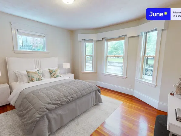 105 Walnut St #D, Somerville, MA 02145